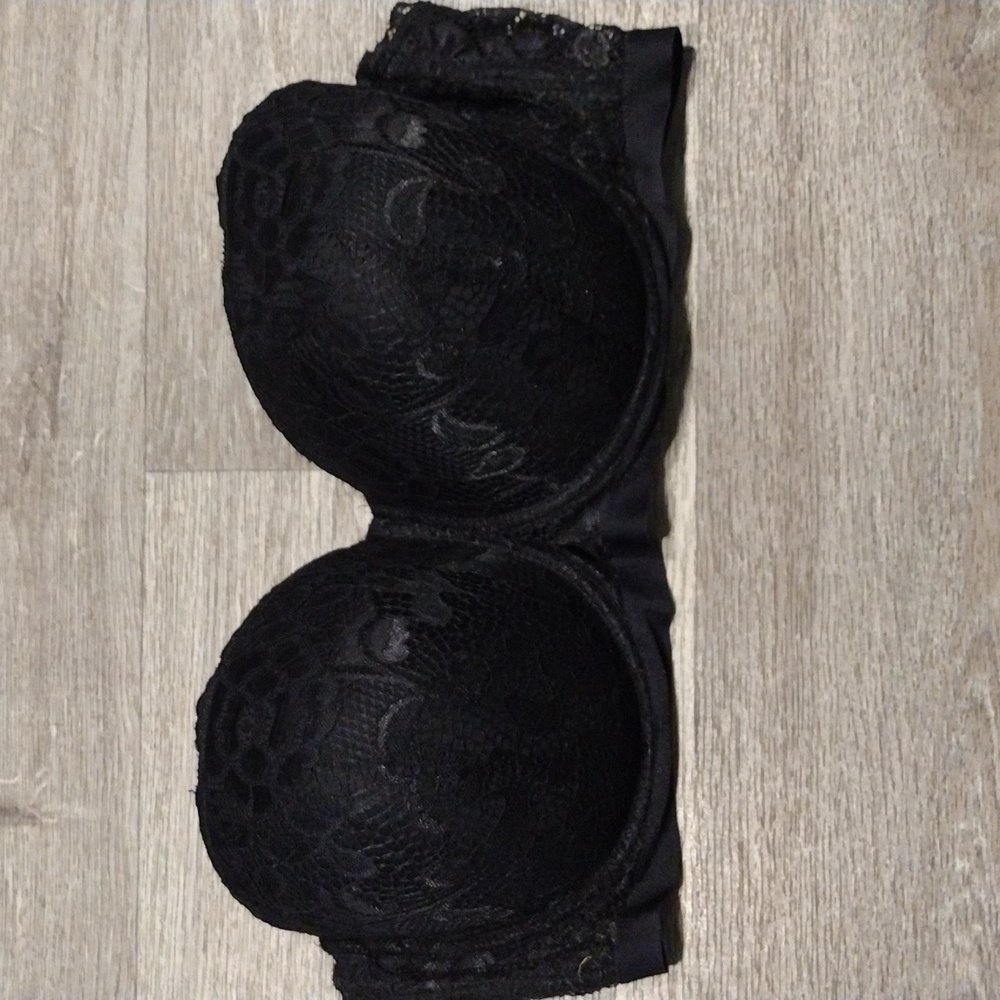 Bra Black Lacy Strapless Padded Cups Size 44DD